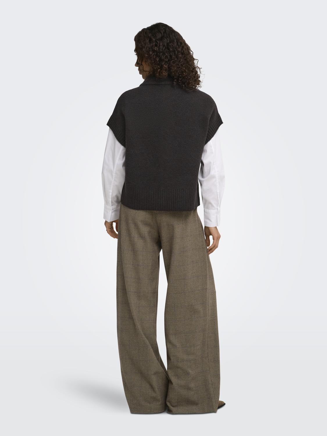 model_shot-back